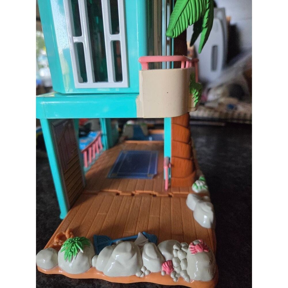 Vintage 2000 Fisher-Price Sweet Streets Beach House Dollhouse Shell #75118 As-Is